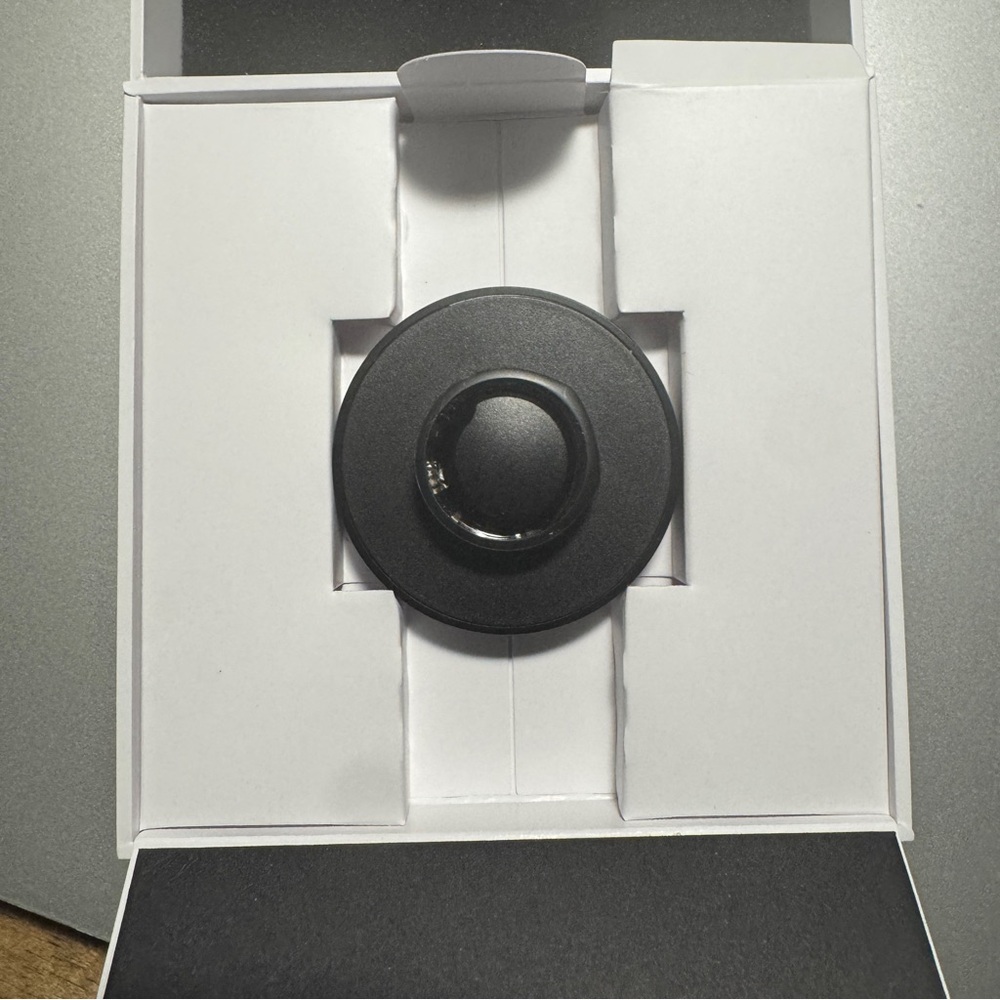 Oura Heritage Ring - Gen3-STEALTH Size 8 - Picture 4 of 6
